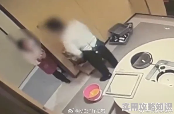 男生脱女子衣服还扒开内裤警方已介入调查嫌疑人已被控制